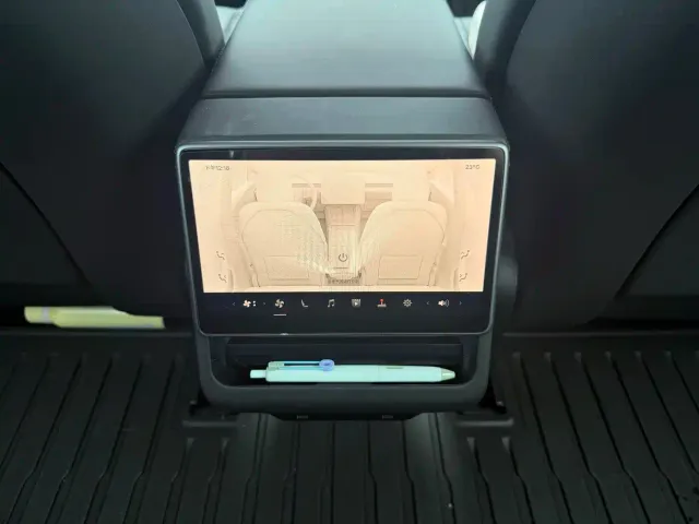 Tesla Model 3 — Фото автомобиля 12