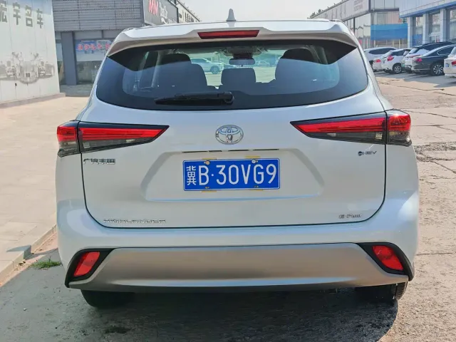 Toyota Highlander — Фото автомобиля 6
