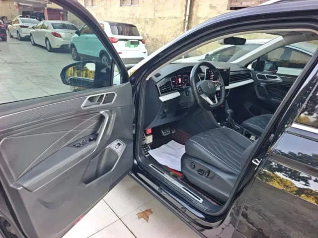 Volkswagen Tiguan L — Фото автомобиля 15
