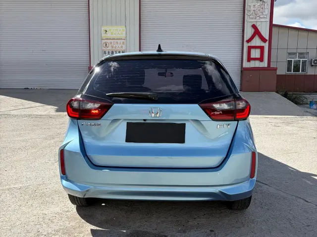 Honda Fit — Фото автомобиля 10