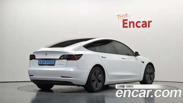 Tesla Model 3 — Фото автомобиля 2