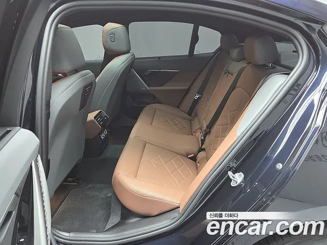BMW 5 Series — Фото автомобиля 14