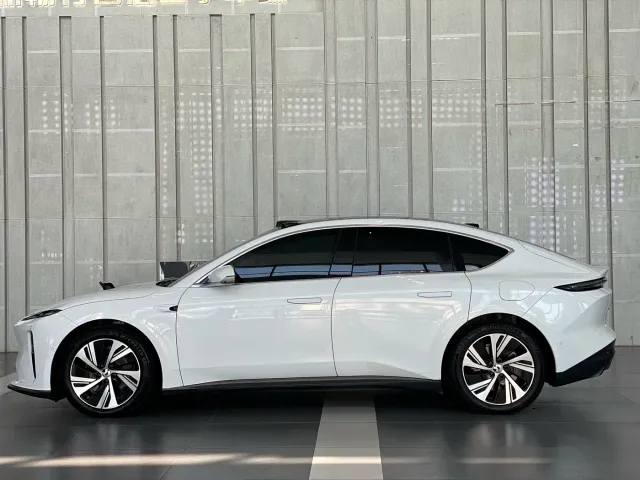 Nio ET5 — Фото автомобиля 6