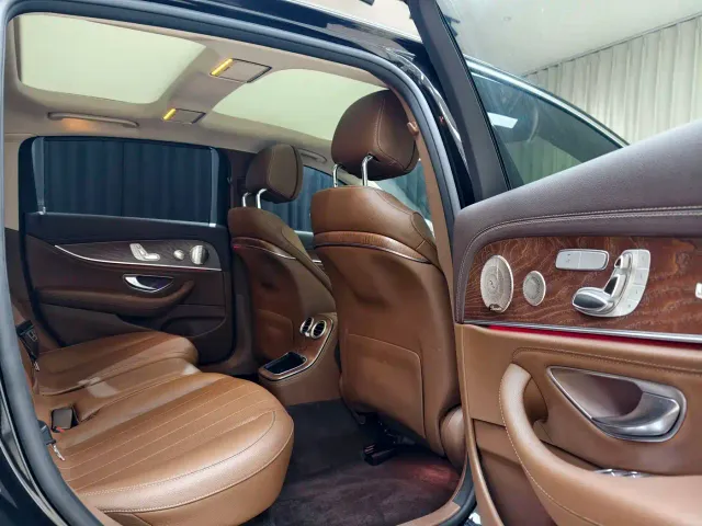 Mercedes-Benz E-Class — Фото автомобиля 17