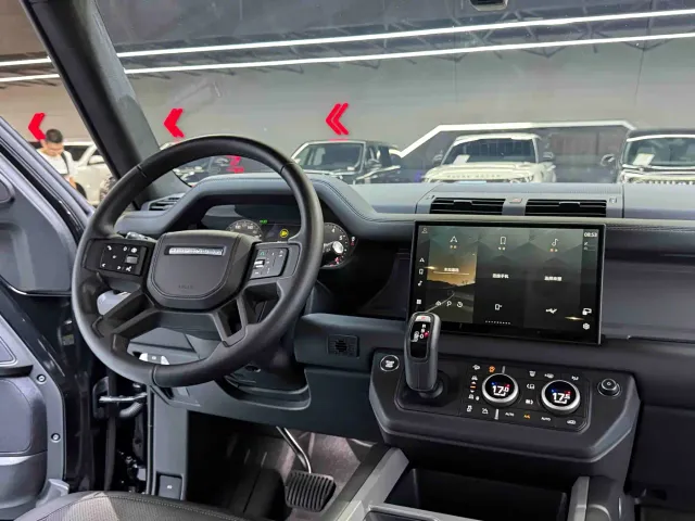 Land Rover Defender — Фото автомобиля 10