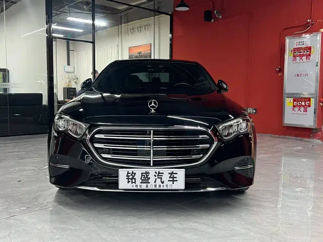 Mercedes-Benz E-Class — Фото автомобиля 2