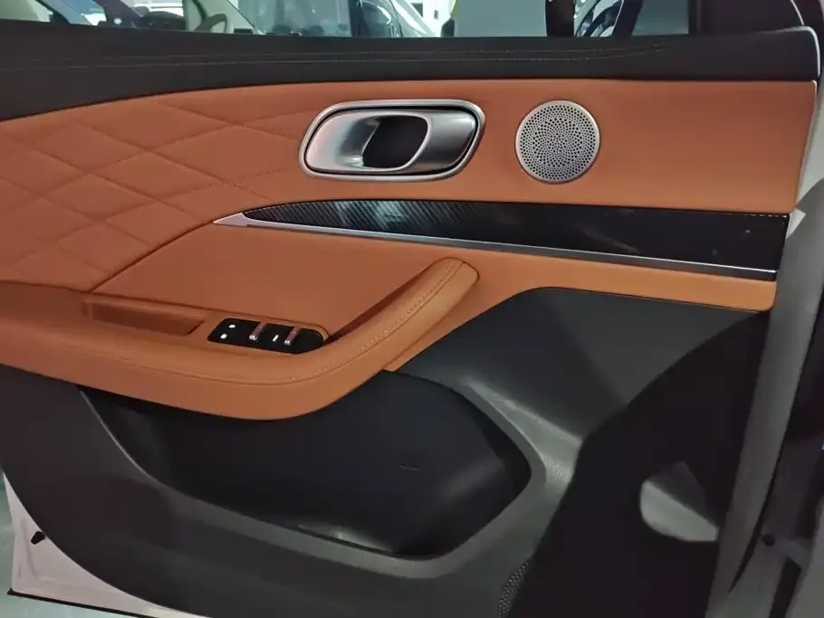 Nezha Auto Nezha L 2024 Extended Range 310 Flash Charge — Фото автомобиля 7