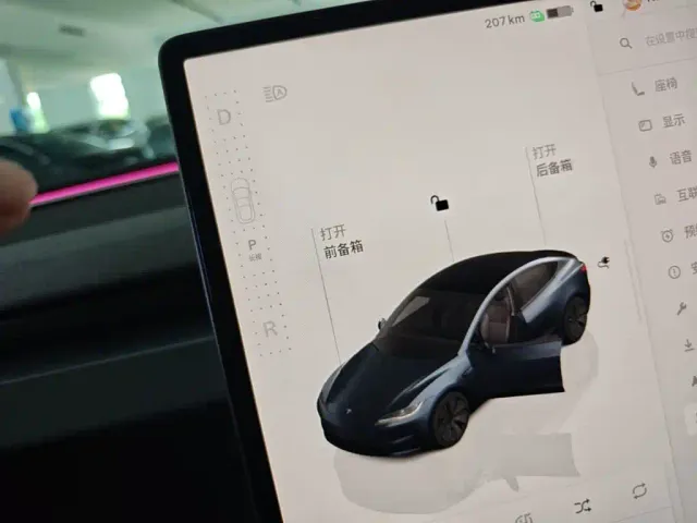 Tesla Model 3 — Фото автомобиля 13
