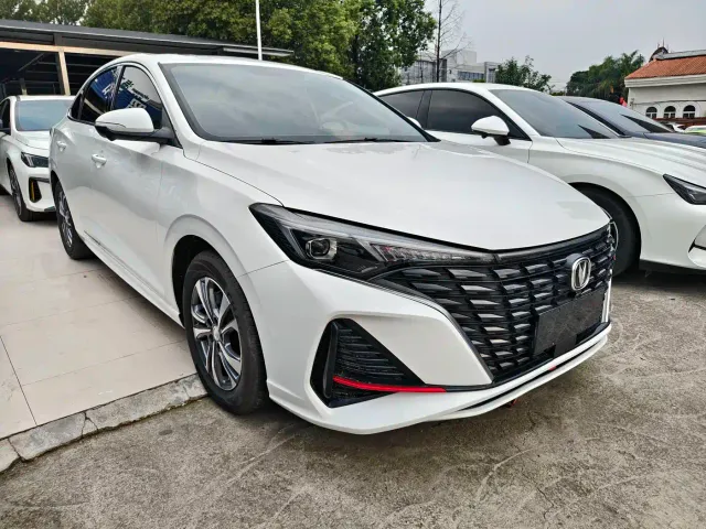 Changan Eado — Фото автомобиля 3