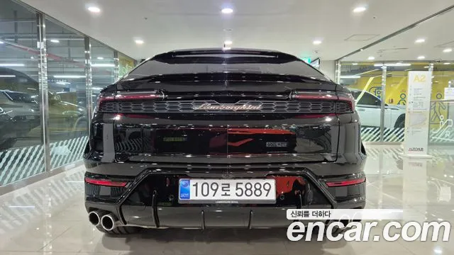 Lamborghini Urus — Фото автомобиля 5