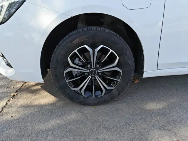 Roewe i6 MAX EV — Фото автомобиля 22