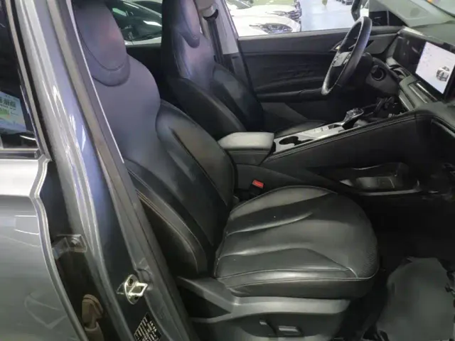 Roewe RX5 — Фото автомобиля 24