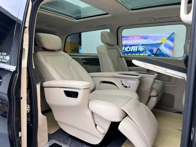 Mercedes-Benz V-Class — Фото автомобиля 26