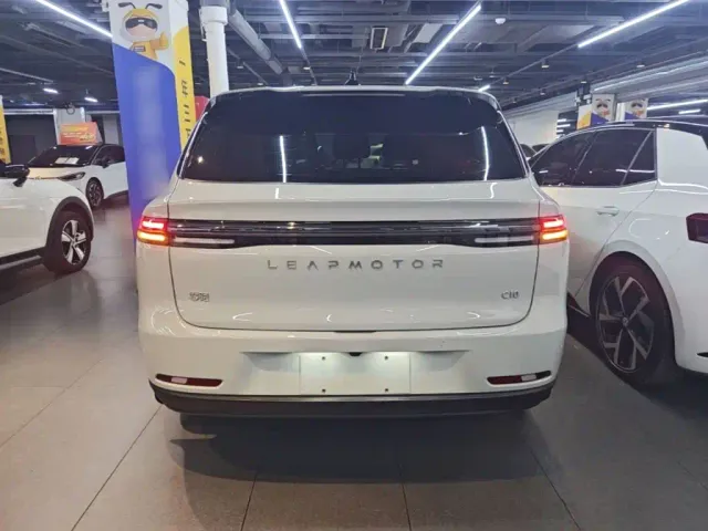 Leapmotor C10 — Фото автомобиля 5
