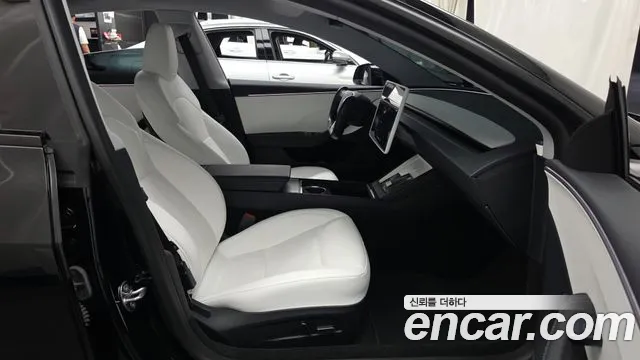 Tesla Model 3 — Фото автомобиля 17