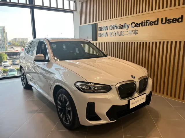 BMW iX3 — Фото автомобиля 14