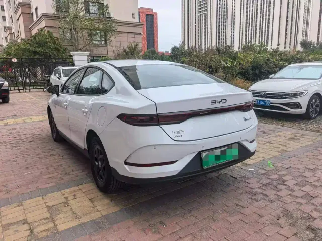 BYD Qin PLUS 2025 DM-i Smart Drive 55KM Leader — Фото автомобиля 9
