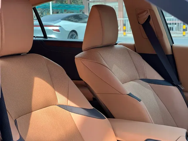 Lexus ES — Фото автомобиля 18