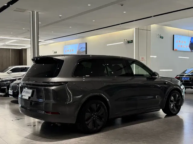 Li Auto Li Xiang L9 2022 Max — Фото автомобиля 12