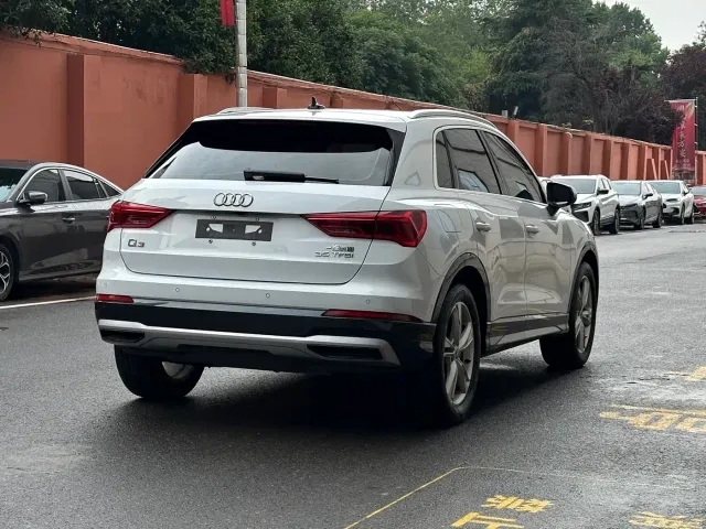 Audi Q3 — Фото автомобиля 24