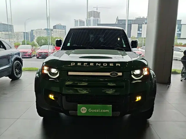 Land Rover Defender — Фото автомобиля 2