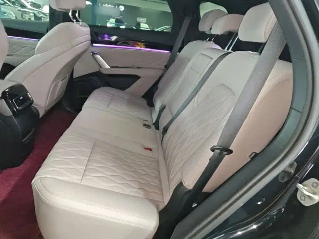 BYD Tang — Фото автомобиля 16