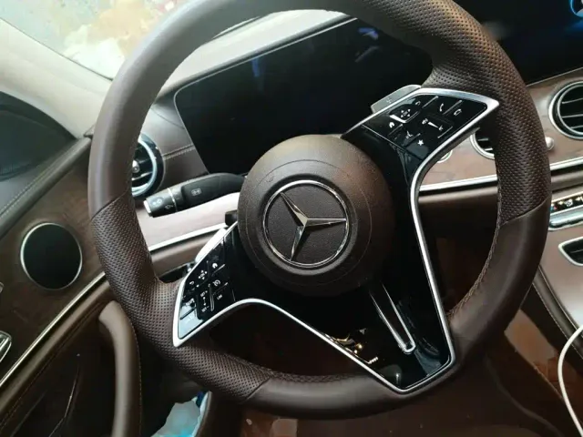 Mercedes-Benz E-Class — Фото автомобиля 2