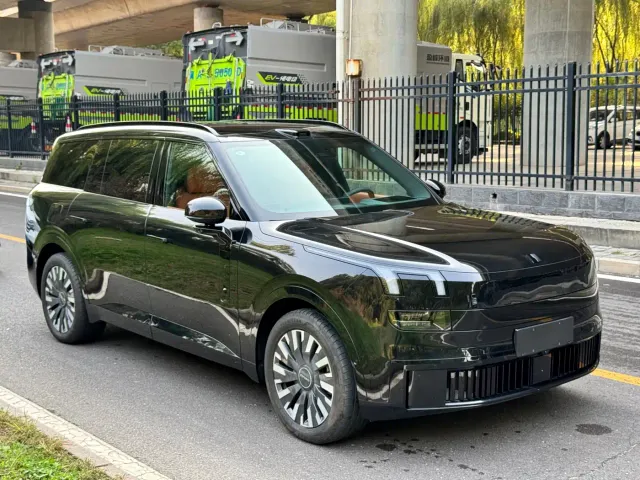 Lynk & Co 900 — Фото автомобиля 3