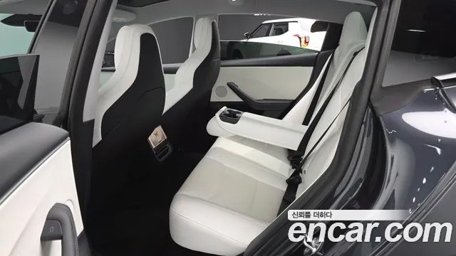 Tesla Model 3 — Фото автомобиля 17
