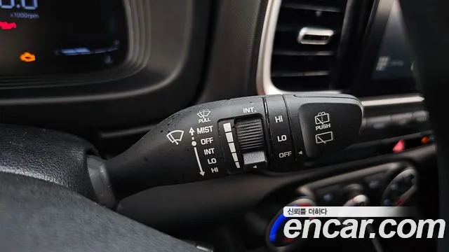 Hyundai Venue — Фото автомобиля 27