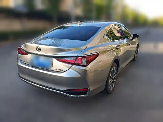 Lexus ES — Фото автомобиля 4
