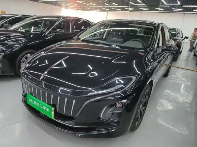 Фотография автомобиля — Hongqi E-QM5