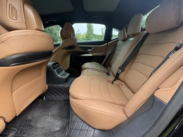 Mercedes-Benz E-Class — Фото автомобиля 9