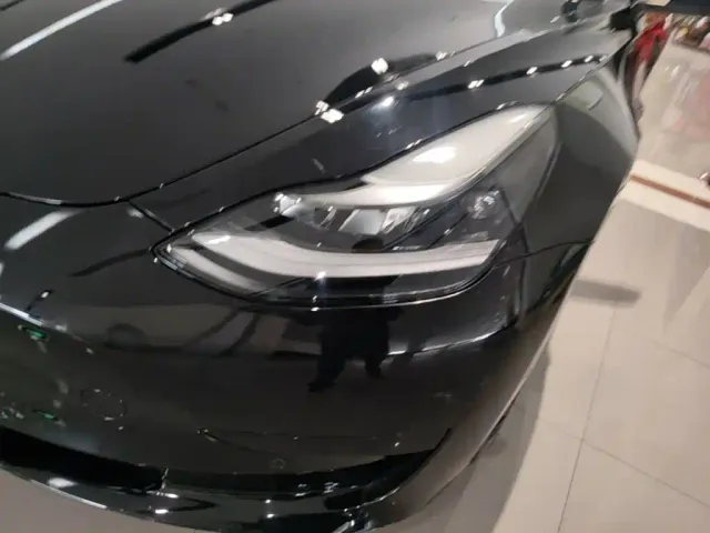 Tesla Model 3 — Фото автомобиля 23