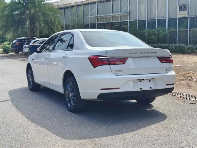 BYD Qin — Фото автомобиля 9