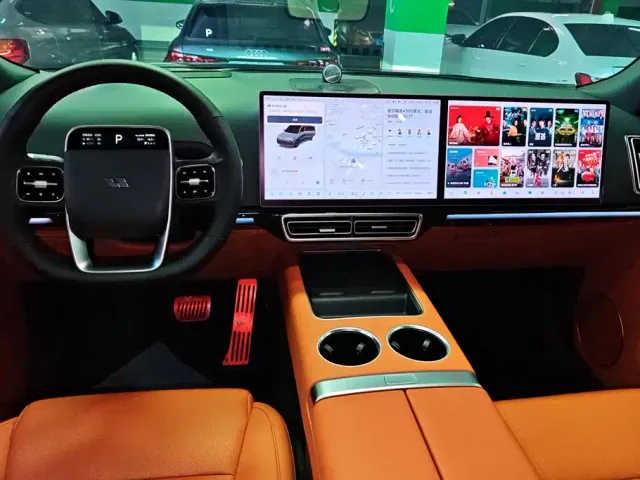 Li Auto L8 — Фото автомобиля 12