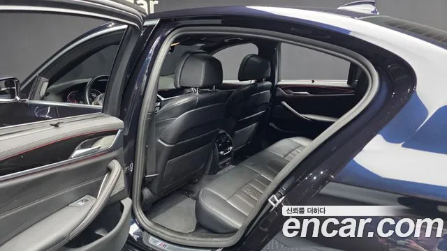 BMW 5 Series G30 — Фото автомобиля 16