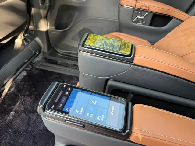 Toyota Vellfire — Фото автомобиля 9