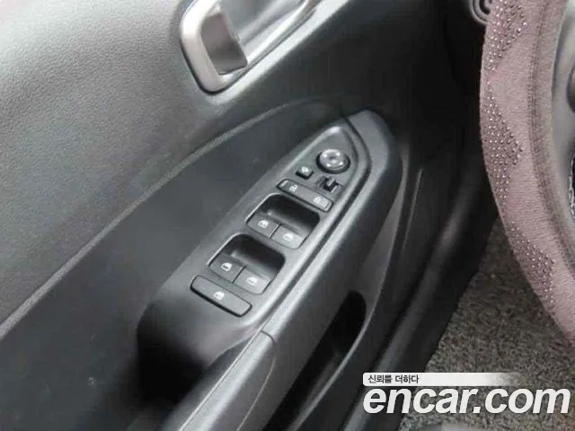 Hyundai Venue — Фото автомобиля 8