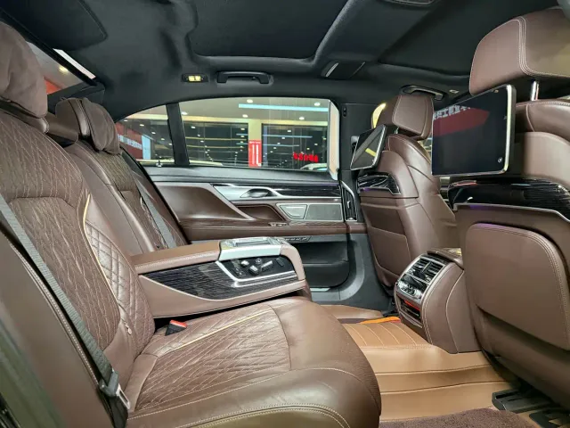 BMW BMW 7 Series 2021 Model 740Li Premium M Sport Package — Фото автомобиля 14