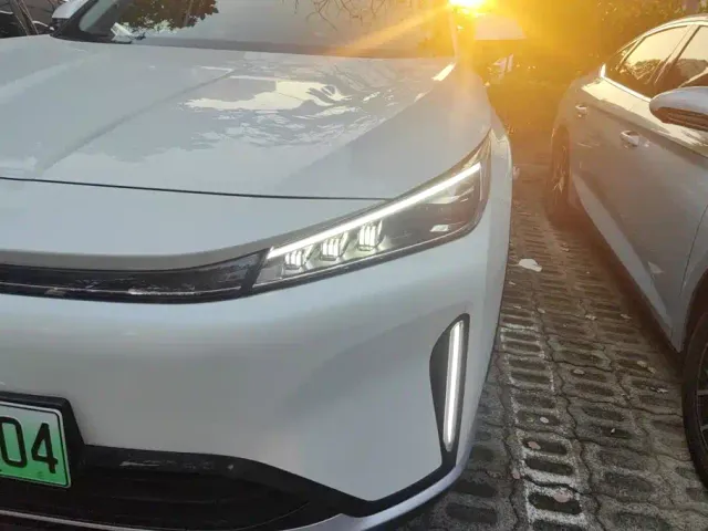 Roewe D5X DMH — Фото автомобиля 5