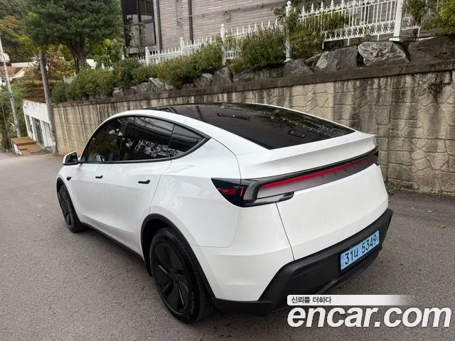 Tesla Model Y — Фото автомобиля 6