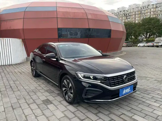 Volkswagen Passat — Фото автомобиля 3