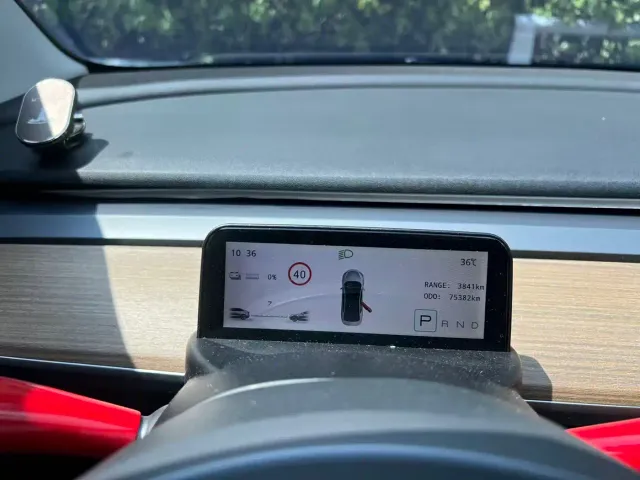 Tesla Model 3 — Фото автомобиля 13