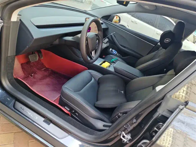 Tesla Model 3 — Фото автомобиля 7