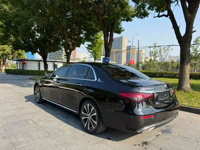 Mercedes-Benz E-Class — Фото автомобиля 3
