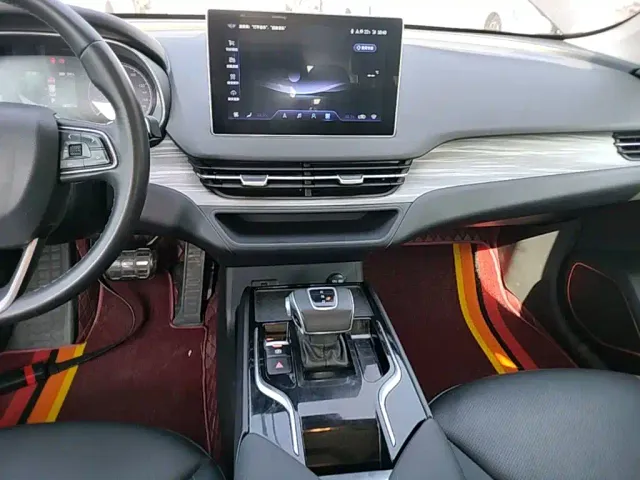 Hongqi E-QM5 — Фото автомобиля 12