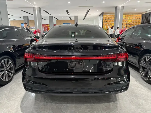 Audi A7L — Фото автомобиля 9