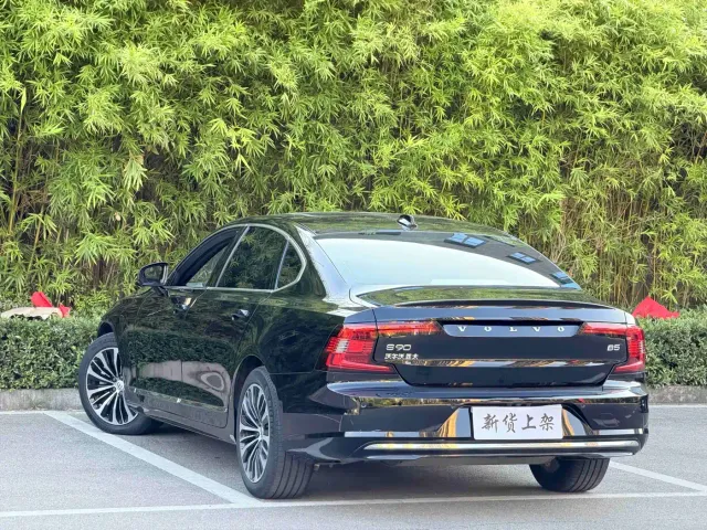 Volvo S90 — Фото автомобиля 9