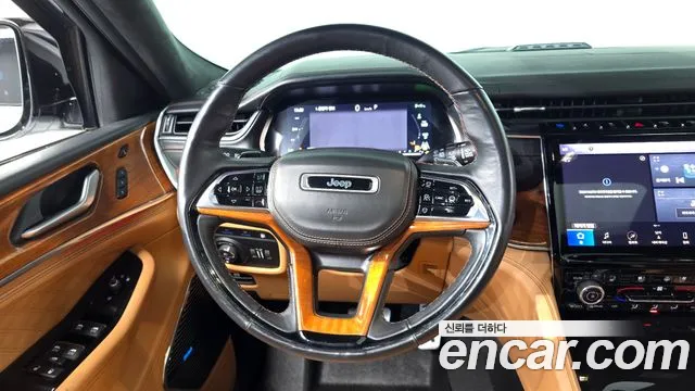 Jeep Cherokee — Фото автомобиля 12